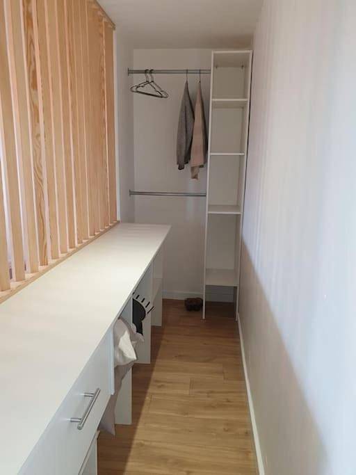 Gîte pour 2 personnes, avec terrasse ainsi que vue et jardin à Venaco - 3