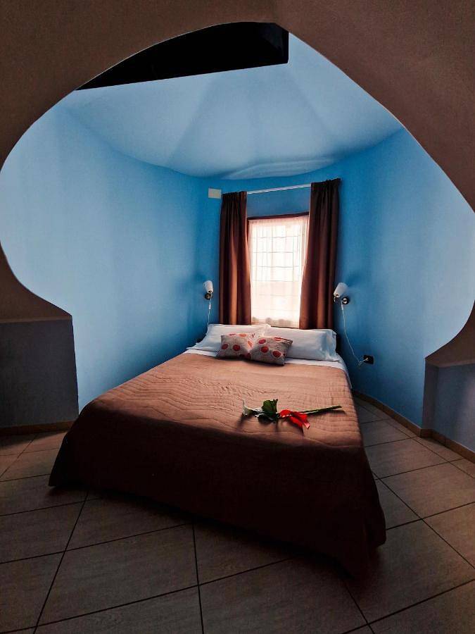 Chambre d’hôte pour 2 personnes, avec vue et jardin, adapté aux familles à Santeramo in Colle - 2