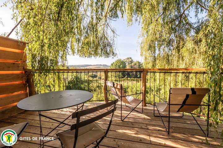 Gîte pour 2 personnes, avec Balcon et Terrasse ainsi que Jardin et Piscine dans Nanteuil-la-Forêt