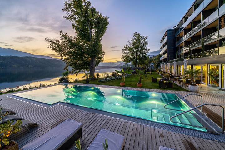 Hotel voor 2 personen, with Balkon and Zwembad as well as Sauna and Uitzicht op het meer in Millstatt
