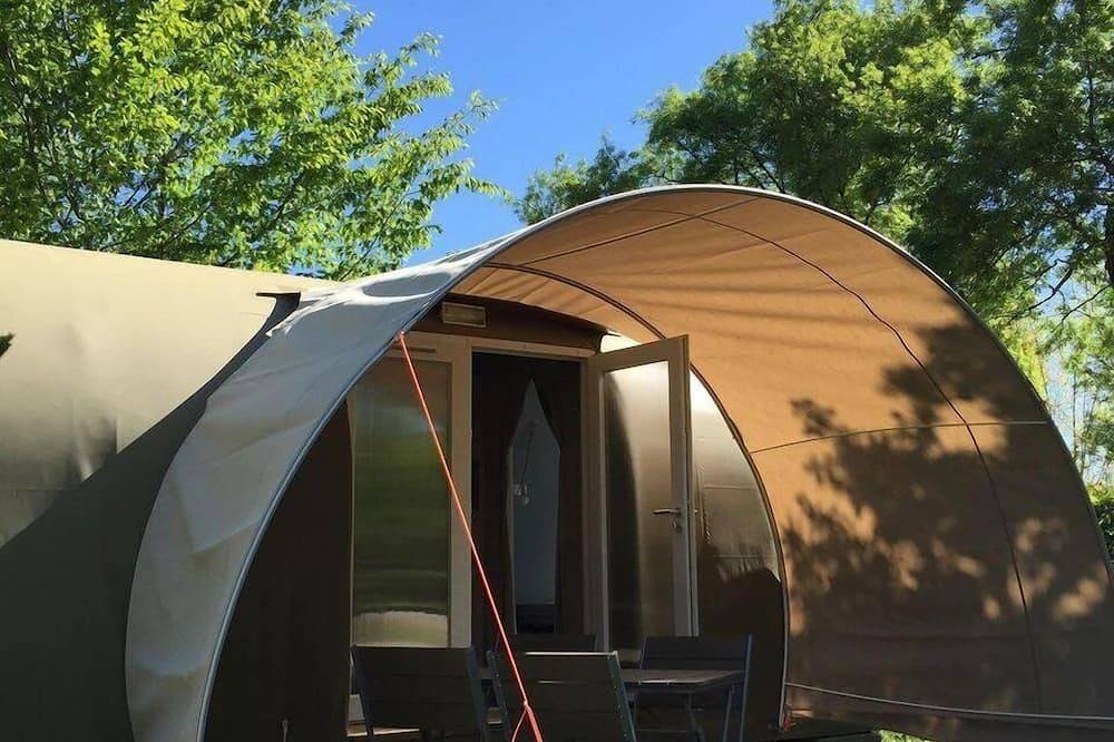 Zecamping 3* familial piscine chauffée dog friendly locatif 16m2 in Montpon-Ménestérol, Périgord Blanc