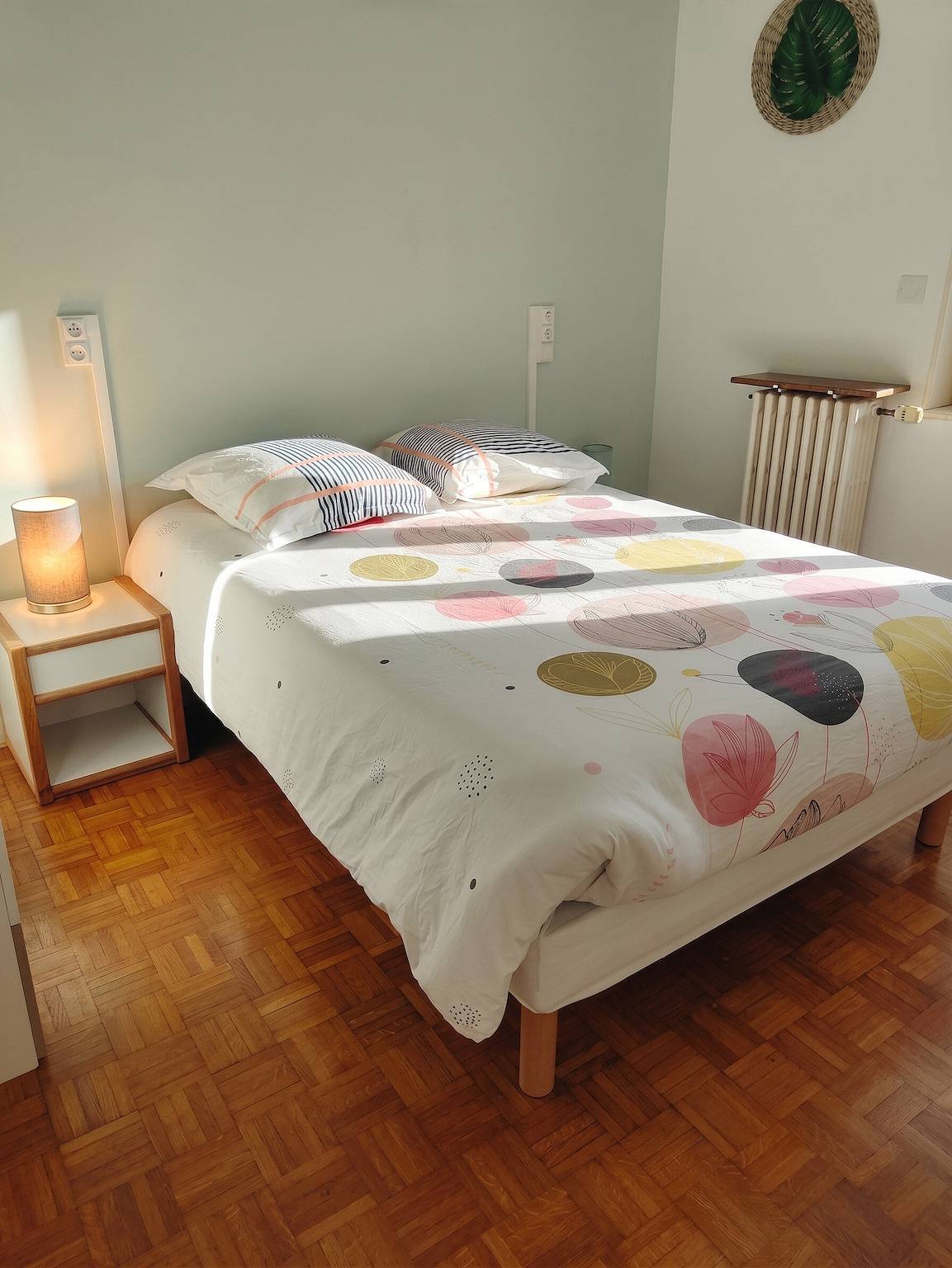 Entire apartment, Cozy apartment in Néris-les-Bains - 57 m² with terrace in Néris-les-Bains, Montluçon region