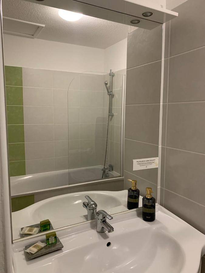 Gîte pour 3 personnes, avec balcon ainsi que piscine et jacuzzi dans Circuit Paul-Ricard - 3