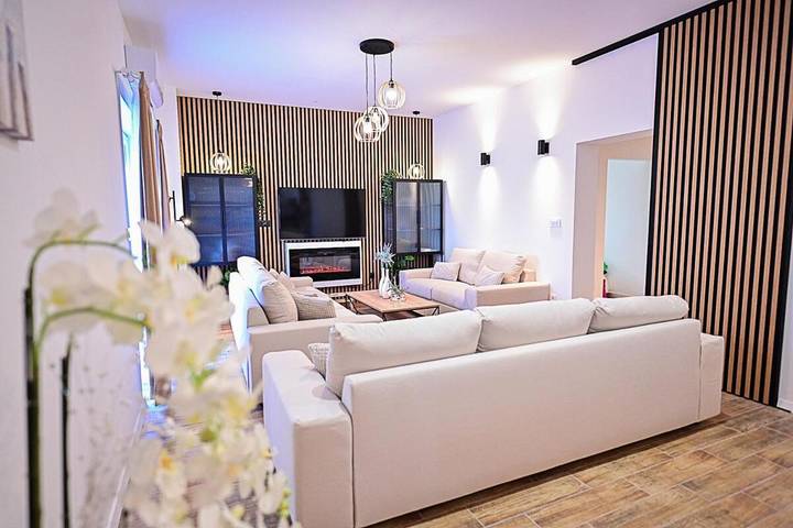 Villa pour 13 personnes, avec jacuzzi à Sinj