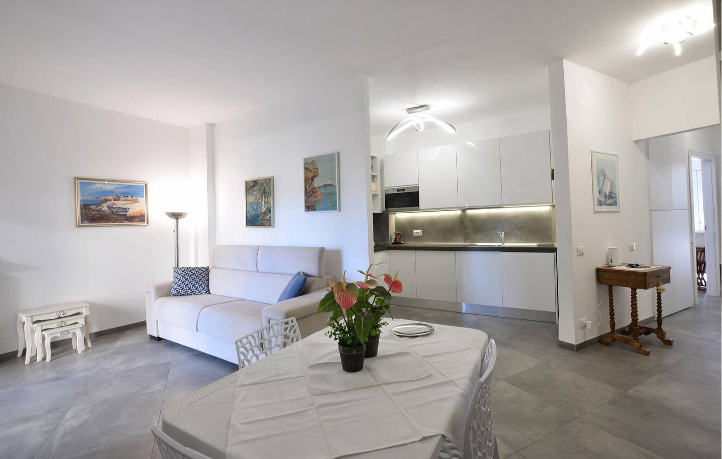 Ganze Ferienwohnung, Gemütliche 2-Zimmer-Wohnung mit Meerblick, Pool, Terrasse und Garage in Poggi in San Lorenzo al Mare, Riviera di Ponente