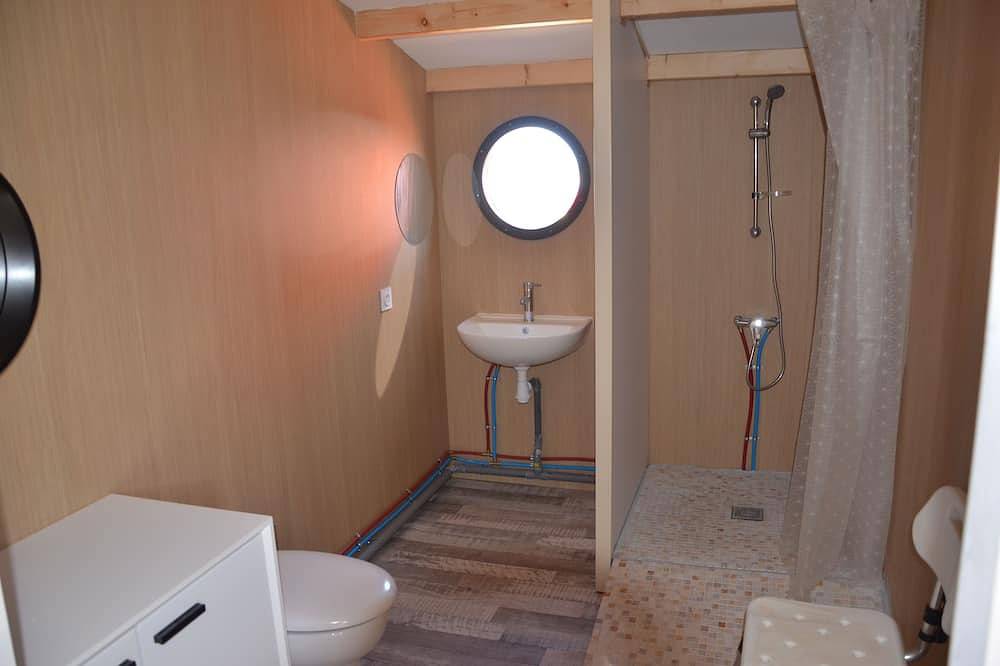 Solar Boat On The Garonne Canal departing from Castelsarrasin. in Casseneuil, Région de Villeneuve-sur-Lot