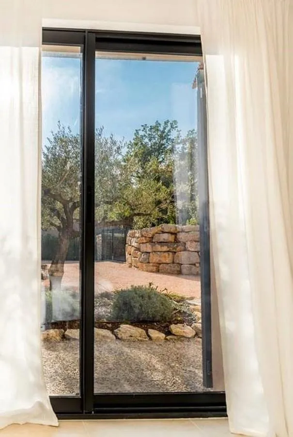 Alojamiento y desayuno para 2 personas, con vistas además de piscina y jardín - 1
