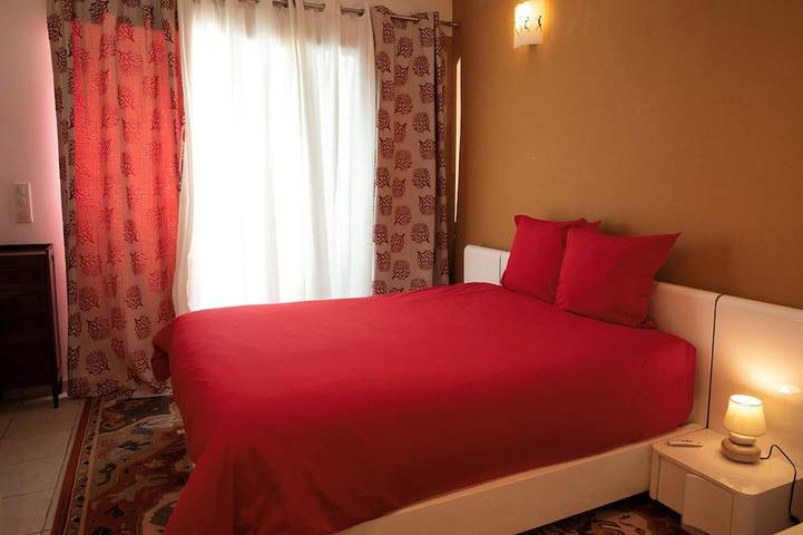 Location de vacances pour 16 personnes, avec terrasse ainsi que jardin et jacuzzi, animaux acceptés à Château-Renard - 3