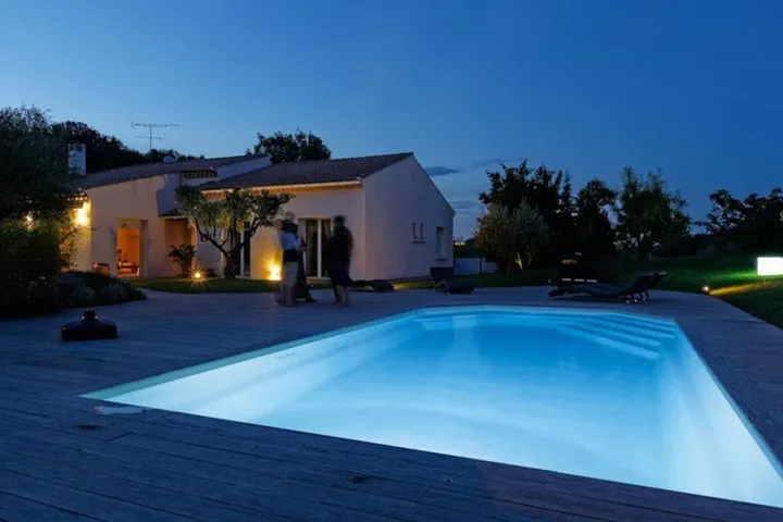 Chalet para 10 personas, con jardín además de piscina y jacuzzi - 1