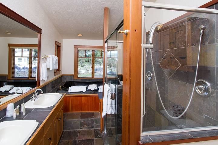 Vacation rental for 4 people, with balcony in Mendocino