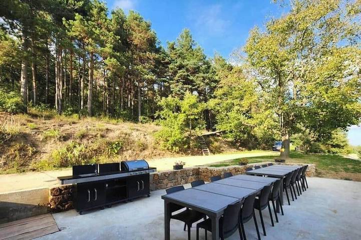 Gîte pour 12 personnes, avec jacuzzi à Satillieu