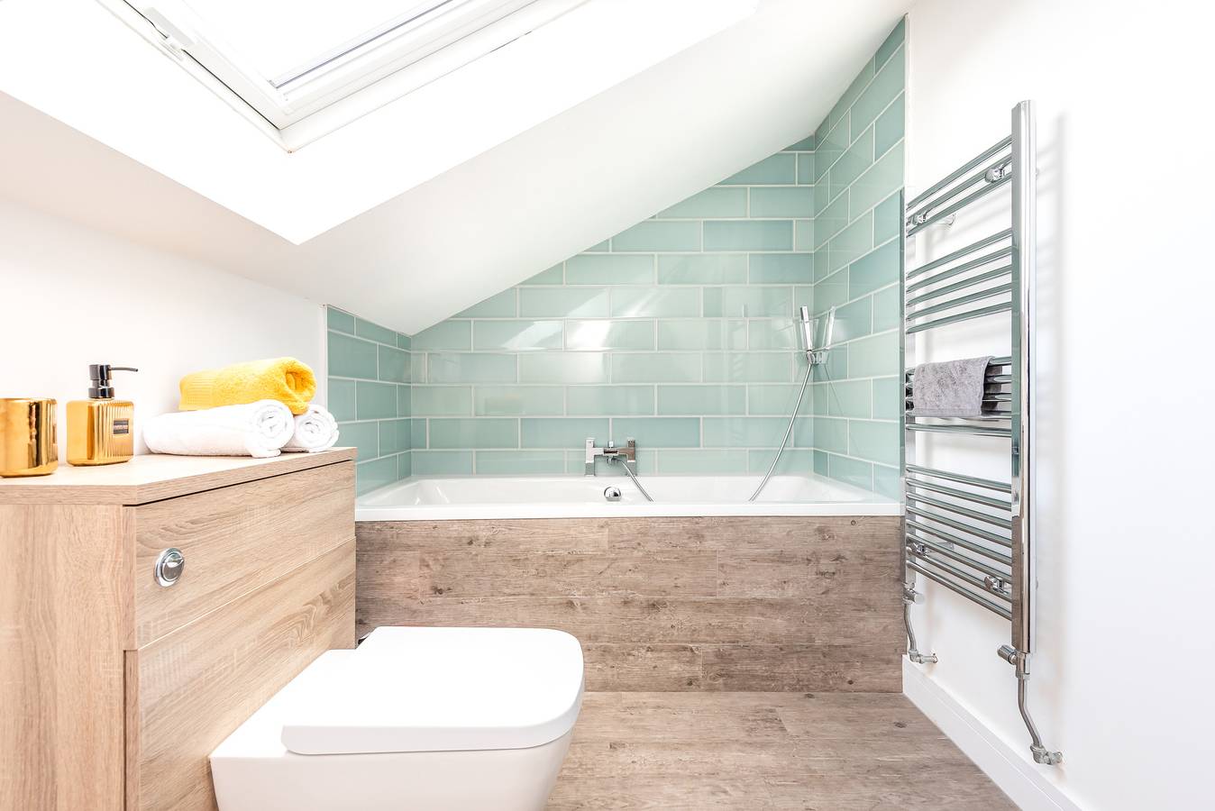 Lincoln 4-Beds, Sleeps 13, Hot Tub & Pet Friendly in Welton (Lincolnshire), Lincolnshire