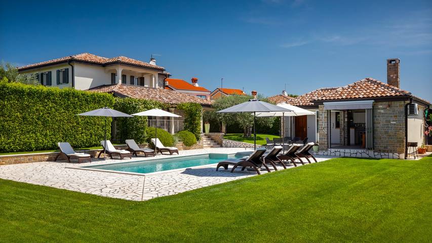 Villa für 8 Personen, mit Terrasse und Garten in Kaštel (Plovanija)