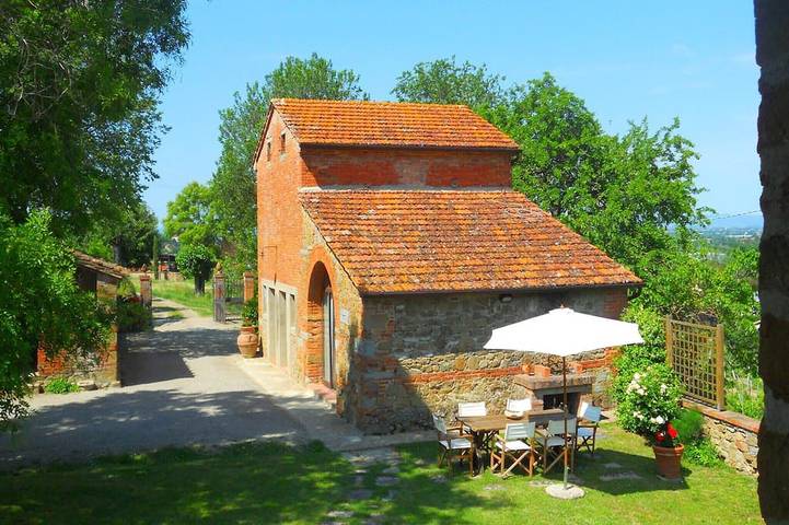 Agriturismo per 4 persone, con giardino e balcone in Castiglion Fiorentino