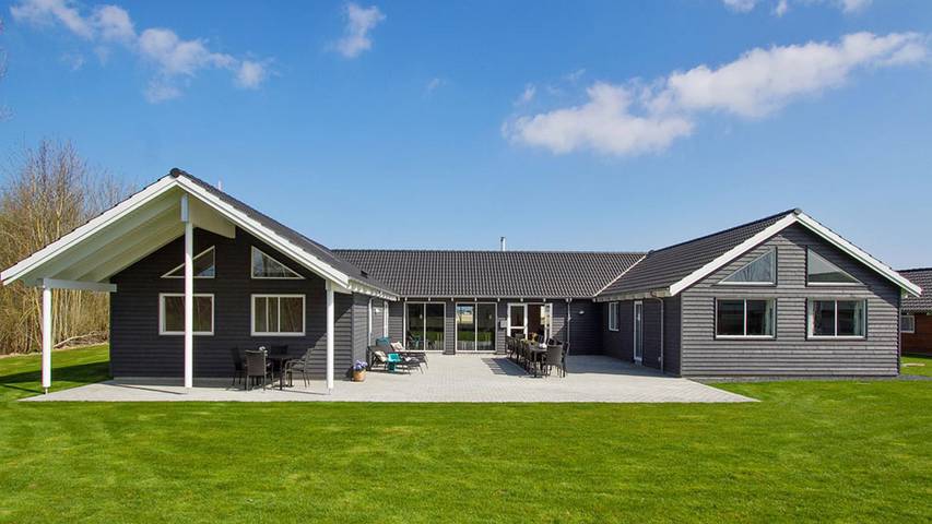 Ferienhaus für 24 Personen, mit Terrasse und Garten sowie Sauna in Olpenitz