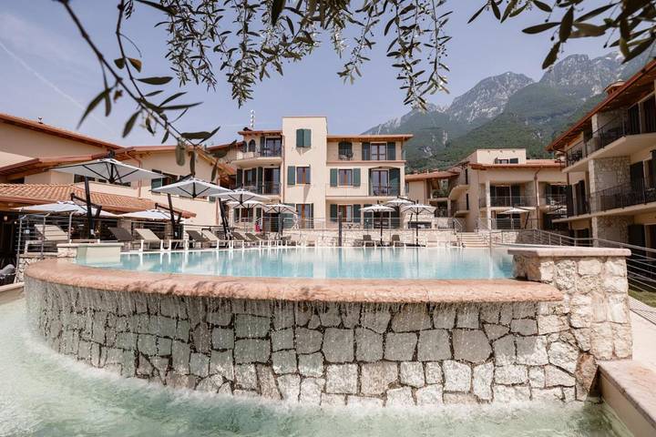 Ferienhaus für 4 Personen, mit Pool und Sauna sowie Garten und Ausblick, mit Haustier