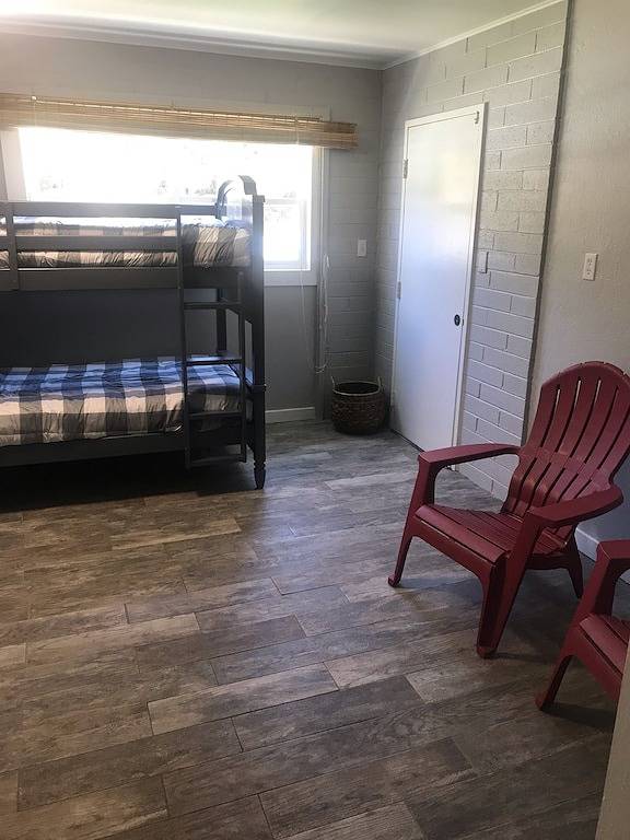 The Lake Cottage on Soda Bay-Pet Friendly, Private Deck, Dock & Kayaks in California North Coast