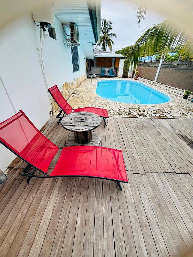 Location de vacances pour 2 personnes, avec terrasse ainsi que piscine et jardin dans Guyane française - 2