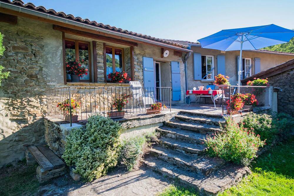 In the middle of Pyrenees with views of Montsegur in Montferrier, Ariège