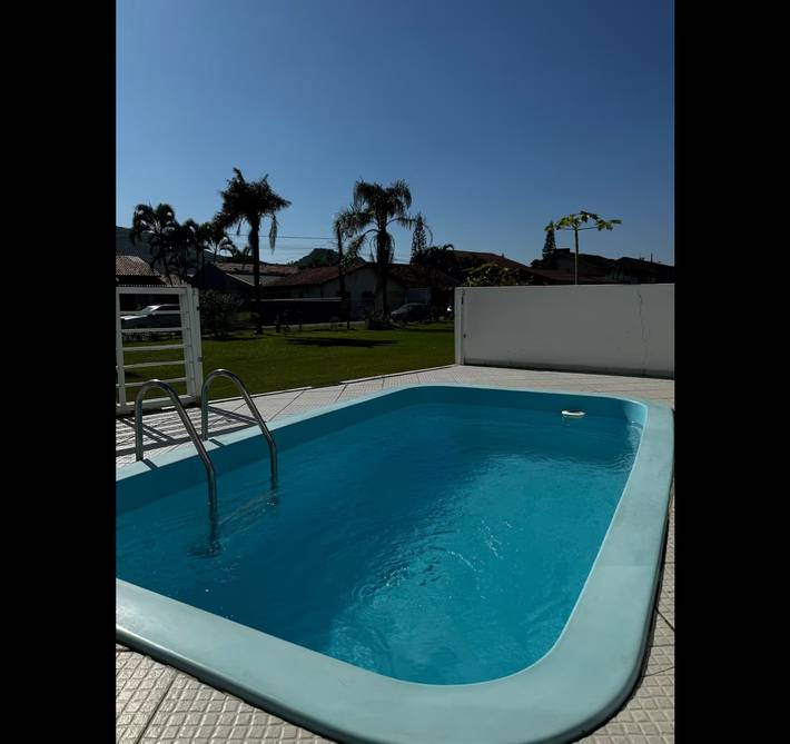 Casas e apartamentos de temporada para 12 pessoas, com jardim em Praia da Enseada SC