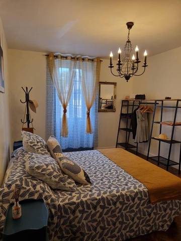 Gîte pour 5 personnes, avec jardin à Saint-Même-les-Carrières