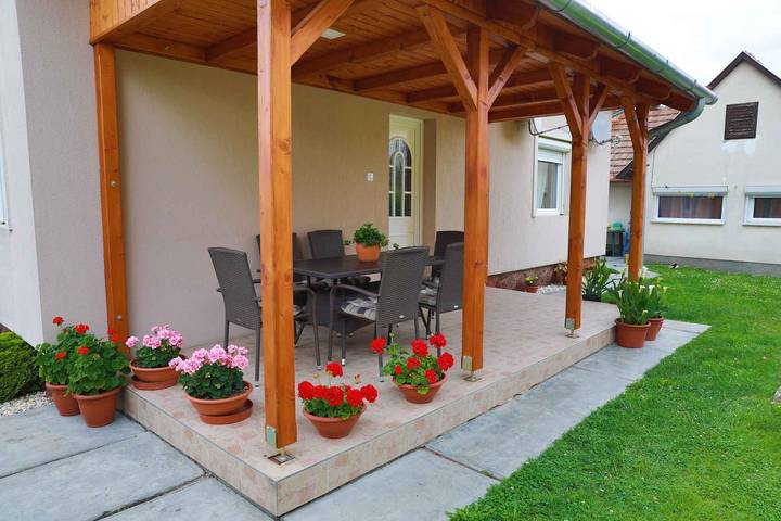 Maison de vacances à seulement 300 m de la plage avec climatisation in Balatonkeresztúr, Rive sud du lac Balaton
