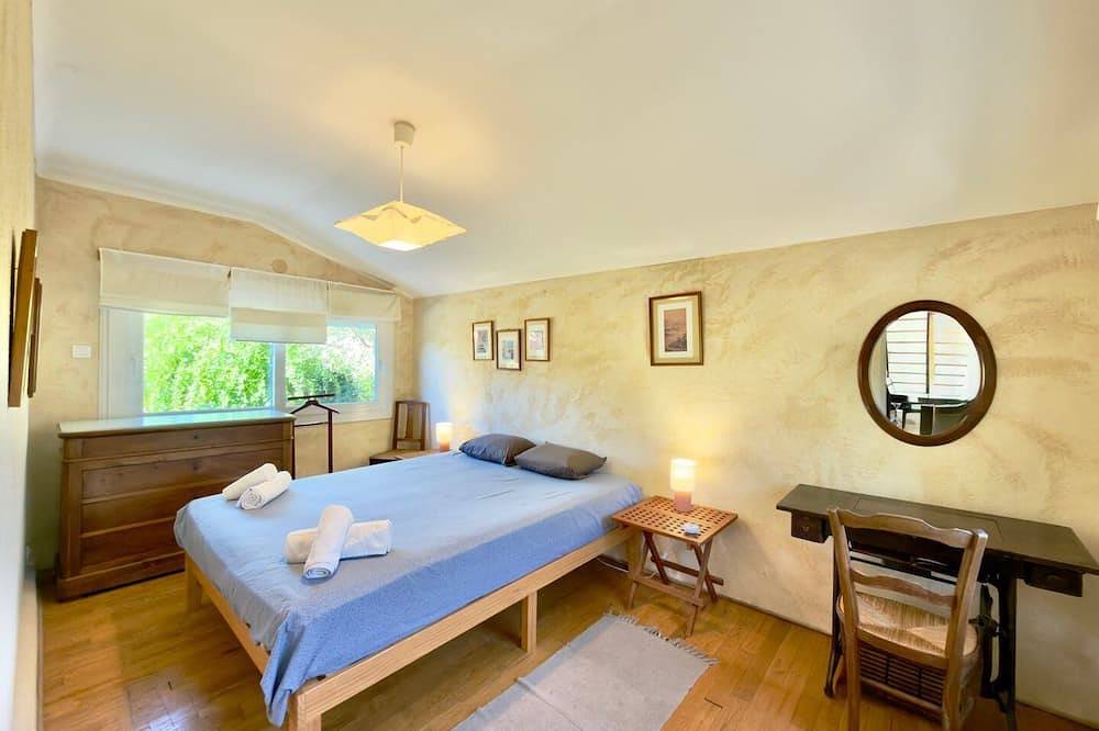 Apartamento entero, La Villa des Gardies, Medieval Charm in Vézénobres, Región de Alès