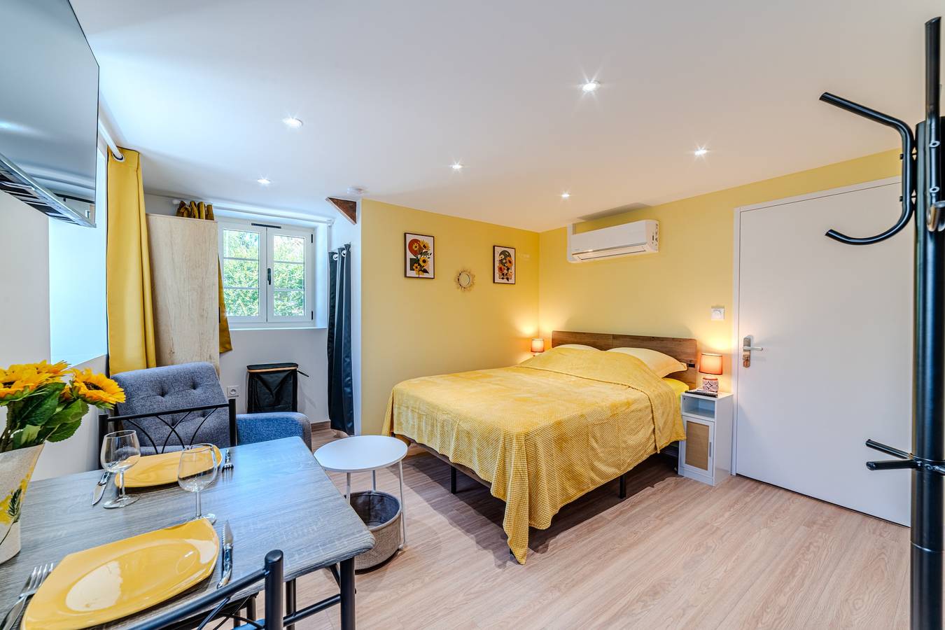 Appartement entier, La Demeure des Sources - Tournesol in Bourbon-Lancy, Région de Charolles