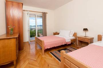 Villa voor 7 Personen in Podi-Sasovići, Montenegro, Afbeelding 2