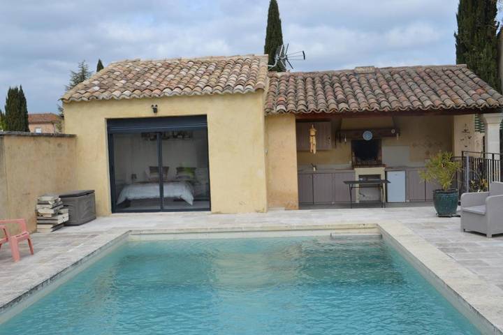 Maison d’hôte pour 2 personnes, avec piscine ainsi que terrasse et vue