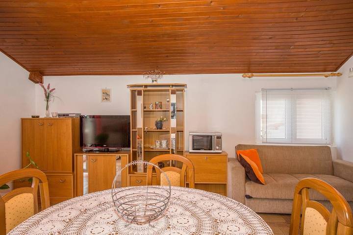 Gîte pour 5 personnes, avec balcon/terrasse dans Rab - 4