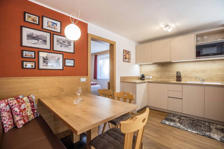 Entire apartment, Apartment 'Ciasa Rungg App Pares' with Mountain View, Garden & Wi-Fi in San Vigilio di Marebbe, Mareo