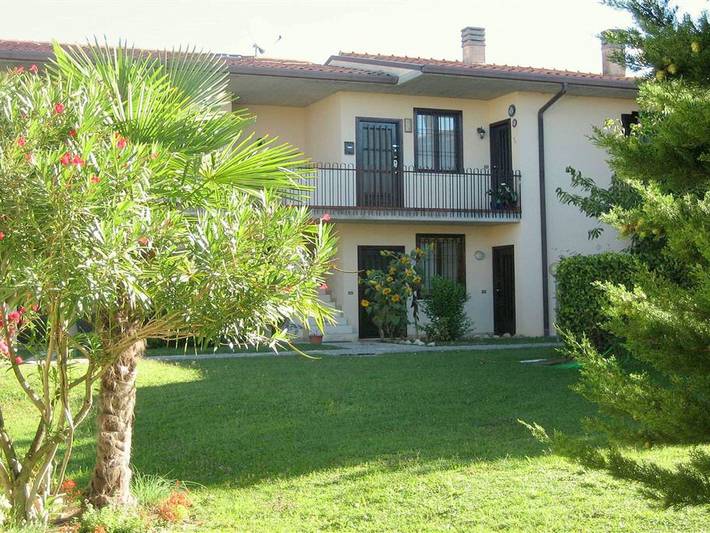 Ferienhaus für 4 Personen, mit Balkon und Garten sowie Kinderpool und Pool in Lazise - 2