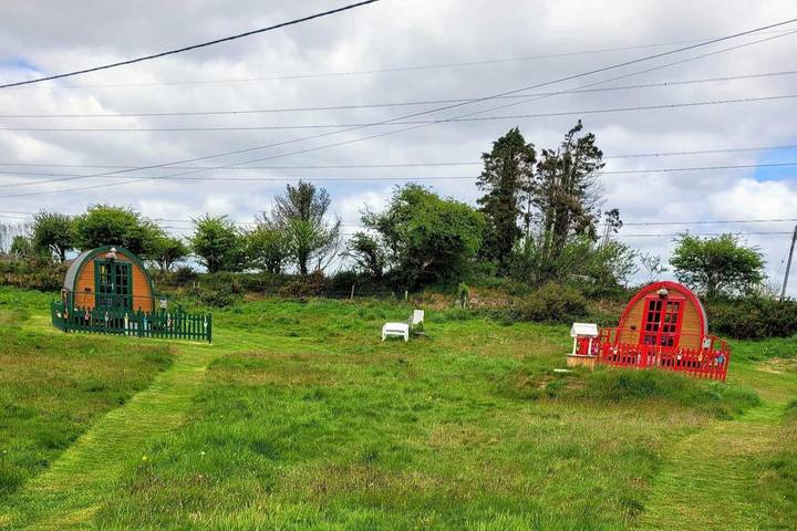 Glamping for 2 people, with garden and pool as well as terrace, with pets in Cornwall
