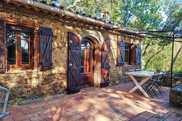 Gîte pour 2 personnes, avec jardin à La Garde-Freinet