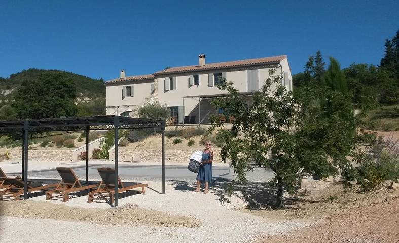 Gîte pour 11 personnes, avec jardin ainsi que vue et piscine dans Eyroles