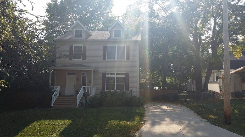 Comfy, open floorplan within walking distance of Maplewood in St. Louis, Missouri