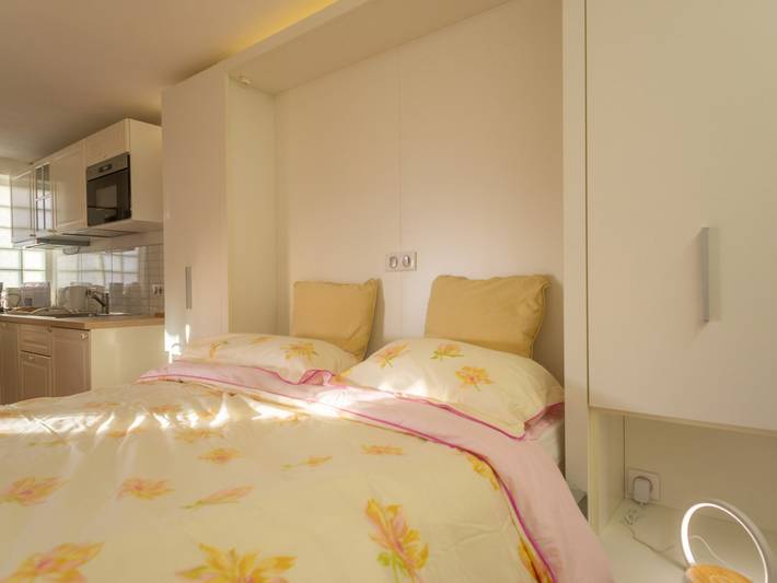 Studio entier, Charmant studio rénové avec terrasse, climatisation et Wifi gratuit in Menton, Côte méditerranéenne (France)