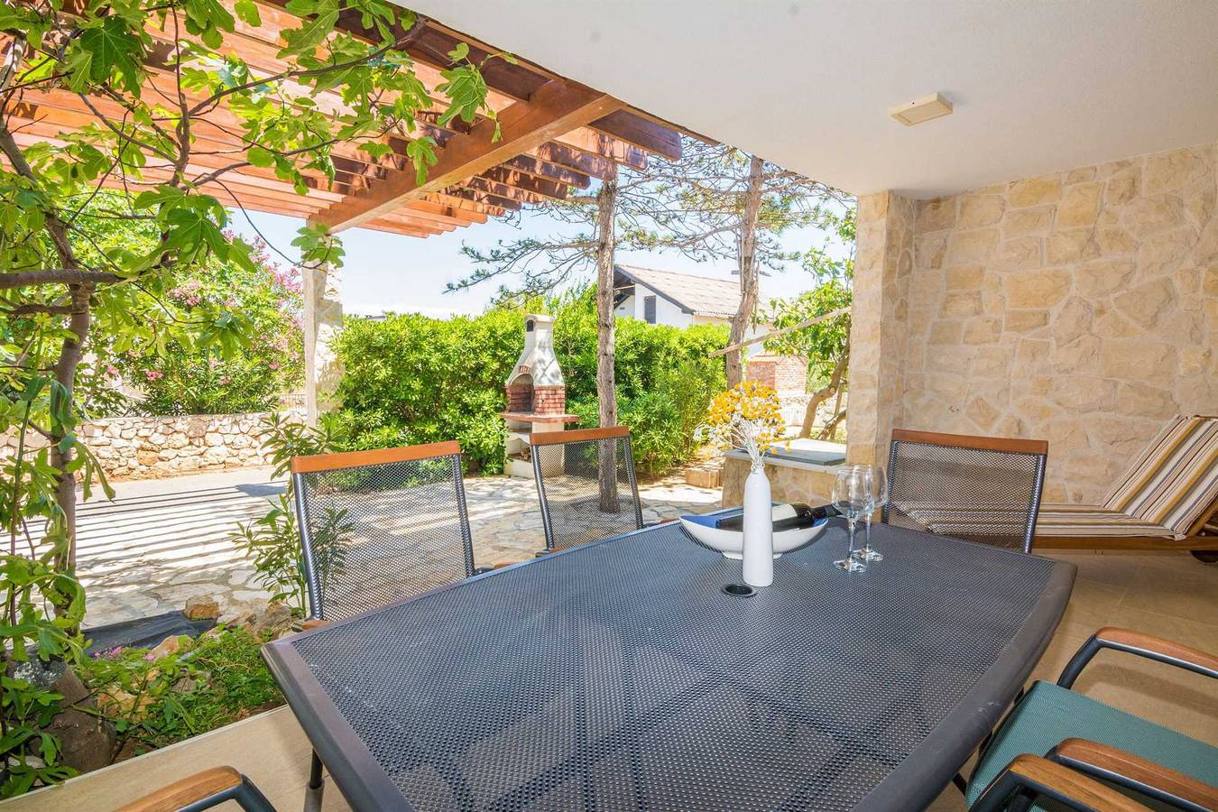 Ganze Wohnung, Ideal für 4 Pers. | Modernes Steinhaus | 200 m vom Strand entfernt in Vir