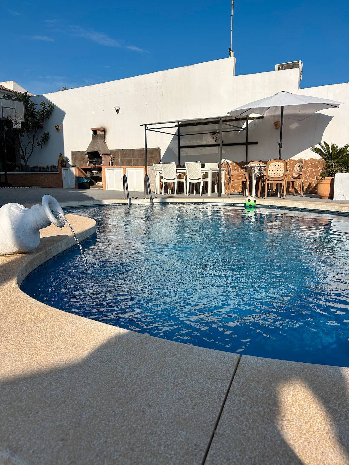 Maison de Vacances 'Villa Famara' avec Vue sur la Montagne, Wi-Fi et Climatisation in Churriana, Malaga