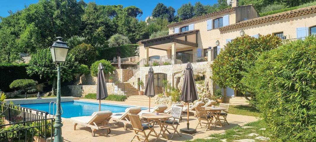 Location de vacances pour 4 personnes, avec vue et piscine ainsi que jardin et sauna à Le Bar-sur-Loup - 2