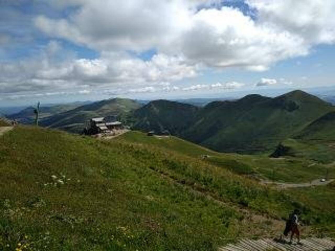 Appartement entier, Appartement 'Apt Capacité 2 À 5 Personnes' avec vue sur montagne et balcon in Mont-Dore, Parc naturel régional des Volcans d'Auvergne