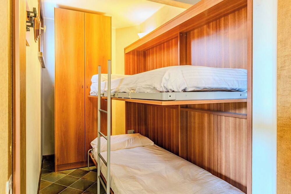 Entire apartment, Nice apartment for 5 people with Wifi, Tv, patio and panoramic view in Ponte di Legno (Town), Ponte di Legno