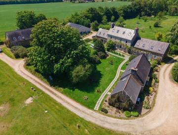 Cottage pour 2 personnes, avec piscine et jardin à Minihy-Tréguier