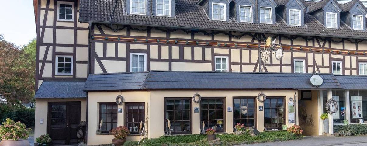 Hotel für 2 Personen, mit Terrasse und Garten in Roßbach