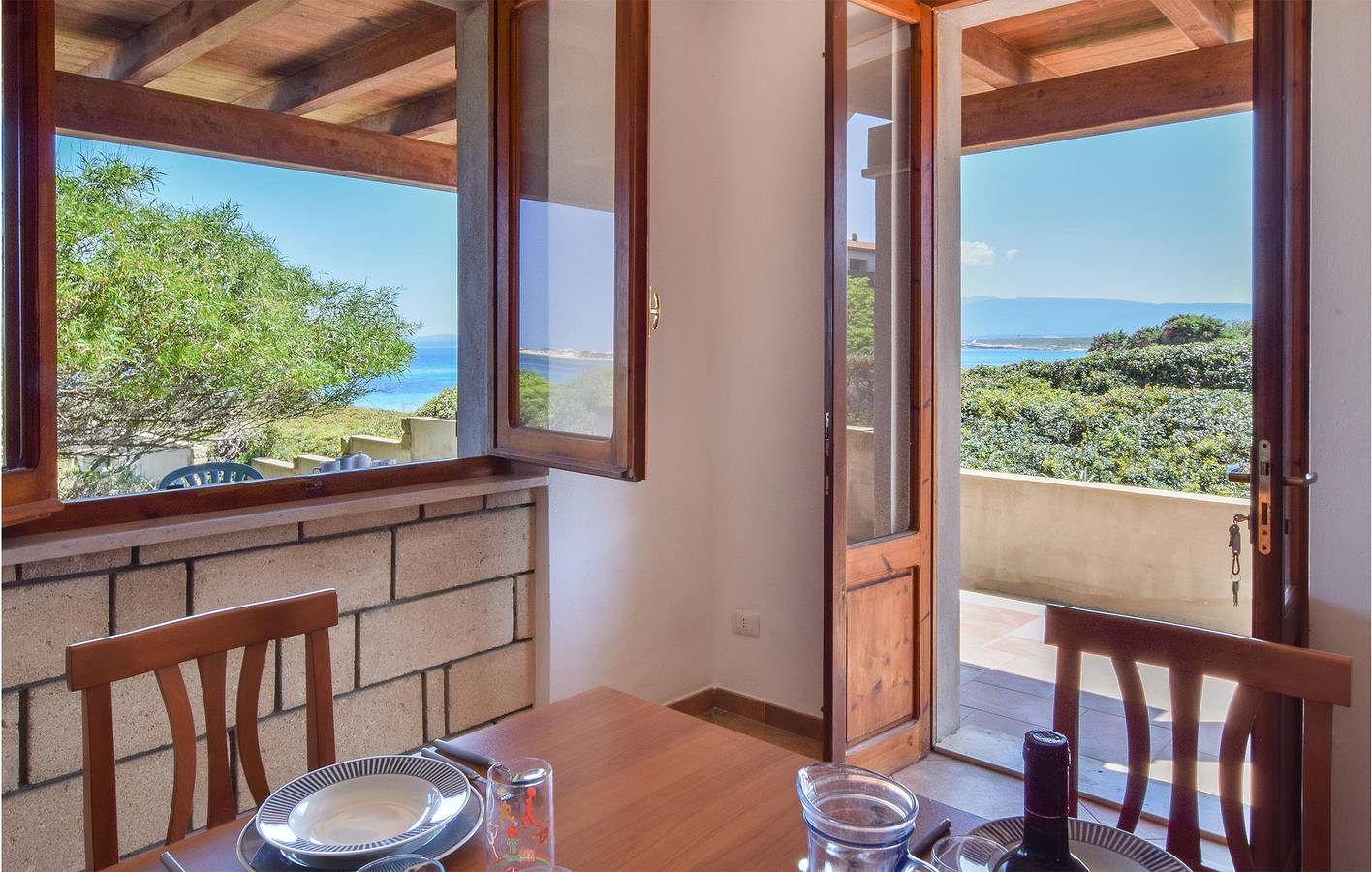 Ganze Ferienwohnung, Apartment am Meer mit Waschmaschine, Parkplatz und E-Bikes in Sa Rocca Tunda, Sardinien