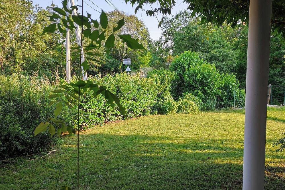 Ganze Wohnung, Chassiers, Southern Ardèche, 30m² apartment, for 4 people max and shared pool in Chassiers, Parc naturel régional des Monts d'Ardèche