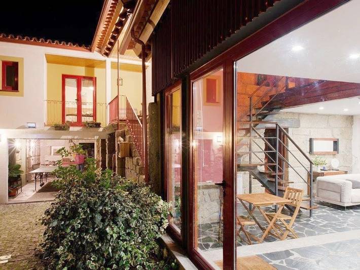 Casa rural para 16 pessoas, com piscina e jardim e ainda jacuzzi em Oliveira do Hospital