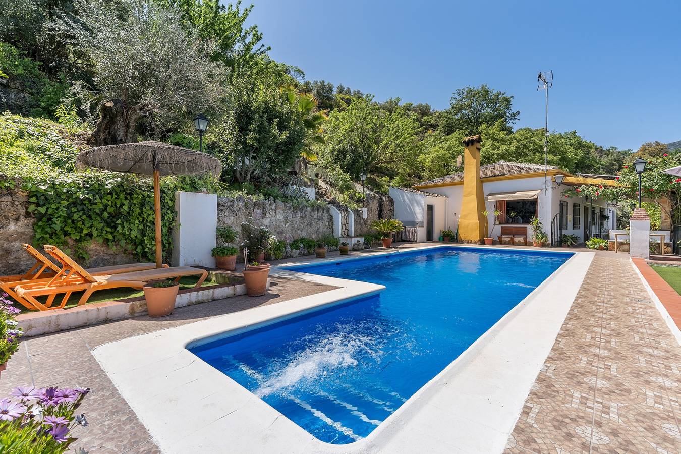 Maison de campagne "Casa Rural Puente Piedra" avec vue sur la montagne, Wi-Fi et climatisation in Carcabuey, Sierras Subbéticas