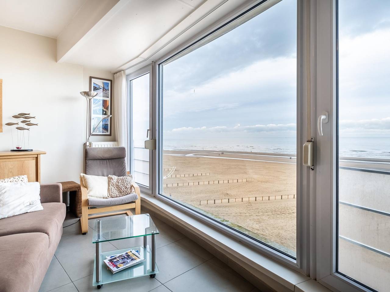Entire apartment, Beautiful flat with frontal sea views in Koksijde-Bad, Koksijde